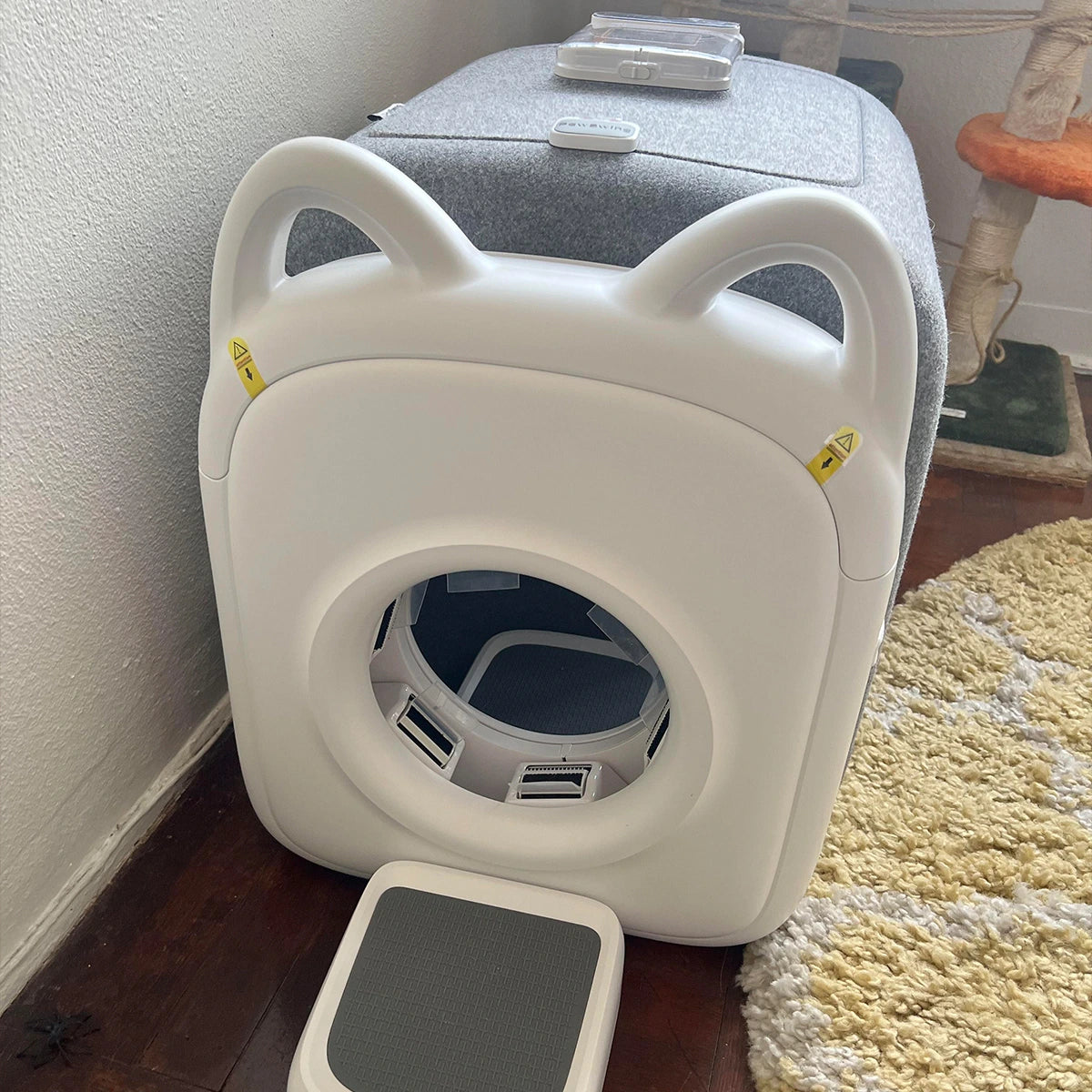 The sleek, cat-ear design of the PawSwing® Neo Plus enclosure, housing the best cat brush technology to keep long-haired pets sleek and healthy.