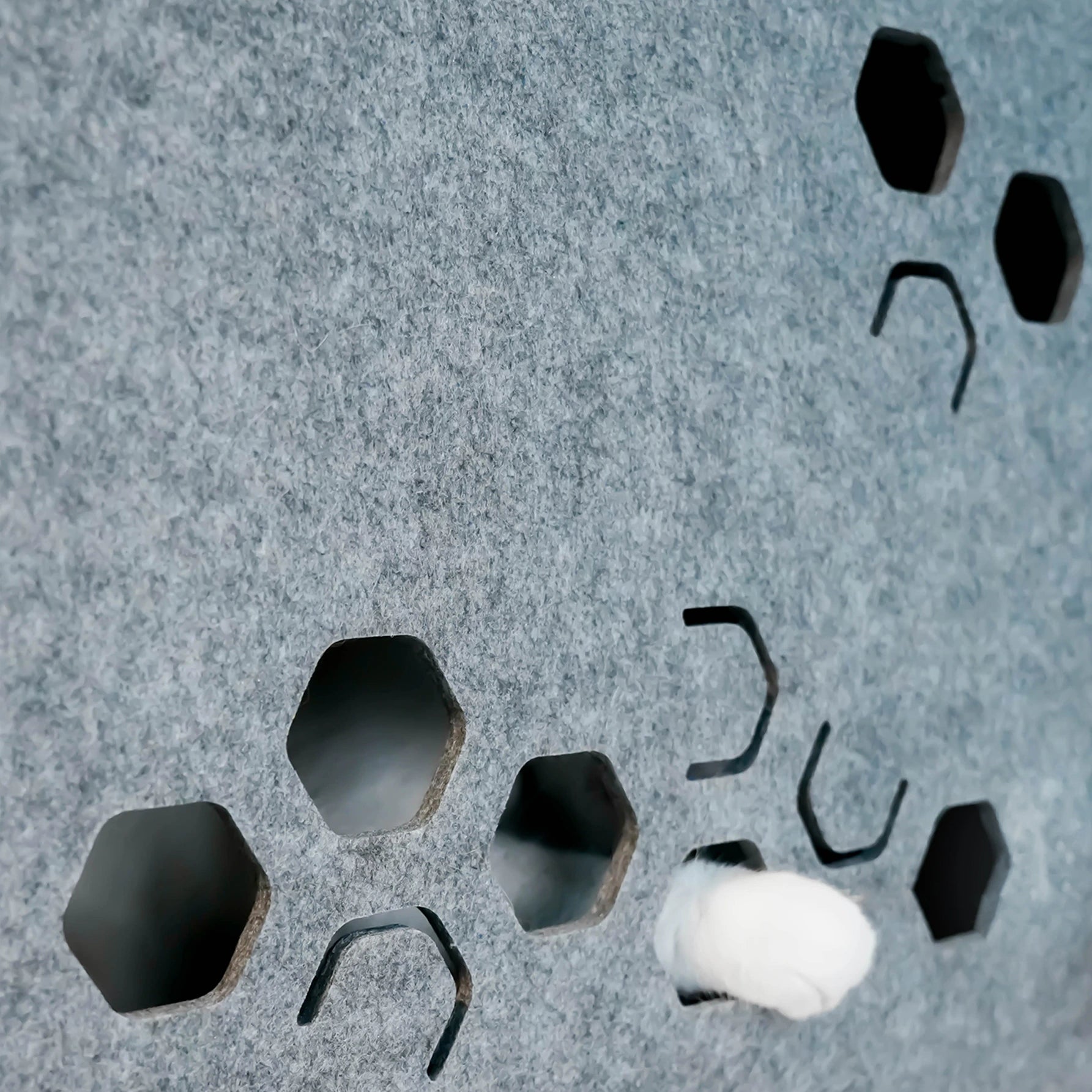 The world's first automatic cat groomer with bionic tongue tech